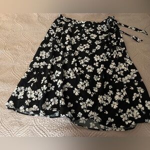J. Crew Factory Black and White Floral Midi Skirt Size 2X